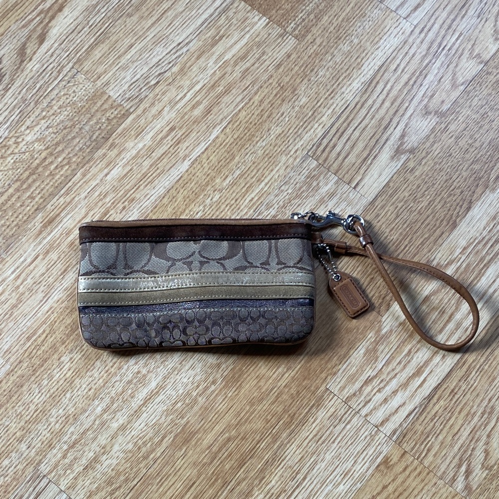 Small Y2K era Coach wristlet